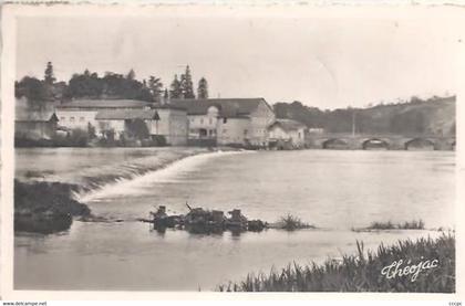 CPSM Aixe-sur-Vienne L'Ecluse et le Pont