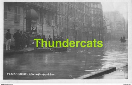 CPA 75 CARTE DE PHOTO PARIS INONDE 1910 INONDATIONS DE PARIS DEBARCADERE RUE DE LYON