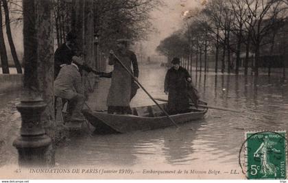 Paris (Inondations de Janvier 1910) - Embarquement de la Mission Belge