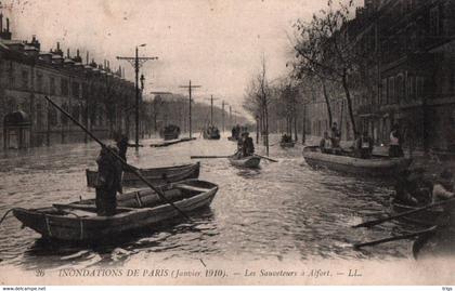 Paris (Inondations de Janvier 1910) - les Sauveteurs à Alfort