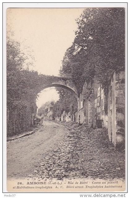 Rue de Bléré - caves au pinard