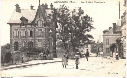 Carte   POSTALE  Ancienne de  ANGLURE - Le Point Central