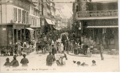 16 - ANGOULEME: Rue de Périgueux.