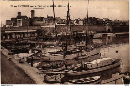 CPA ANTIBES - Le Port et Vieille Ville (351508)