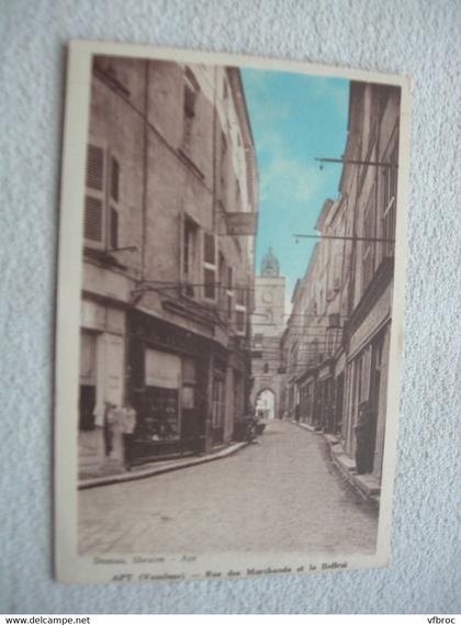 Apt, rue des marchands et le Beffroi, Vaucluse