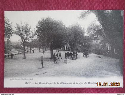 CPA - Apt - Le Rond-Point de la Madeleine et le Jeu de Boules