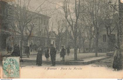 aramon * place du marché * villageois