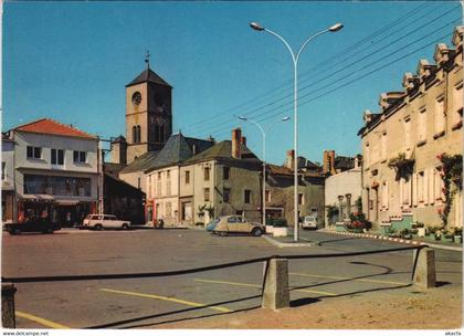 CPM ARGENTON-CHATEAU La Place et de l'Eglise (1141493)