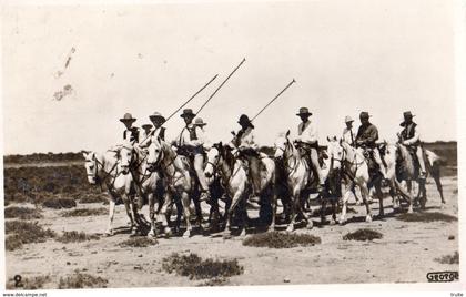 ARLES GROUPE DE GARDIANS (PHOTO GEORGE)