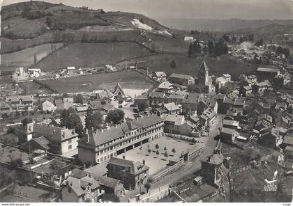 CPSM Arpajon-sur-Cère vue aérienne Le groupe scolaire et vue sur le trou de Conque