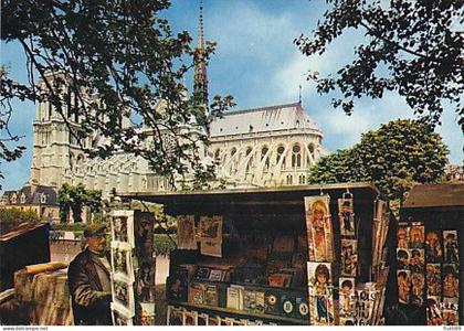 AK 215955 FRANCE - Paris - les bouquinistes devant Notre-Dame