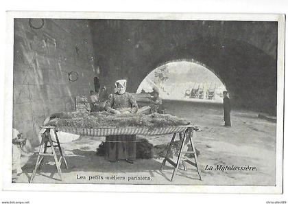 Carte Postale : Les Petits Métiers Parisiens .  La Matelassiére