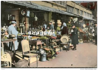 PARIS(MARCHE AUX PUCES)