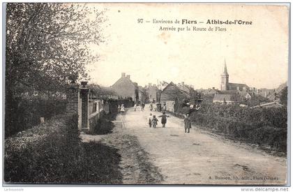 61 ATHIS DE L'ORNE - arrivée par la route de flers.