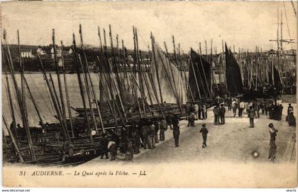 CPA Audierne- Le Quai apres la Peche FRANCE (1025511)