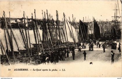 CPA Audierne- Le Quai apres la Peche FRANCE (1025514)