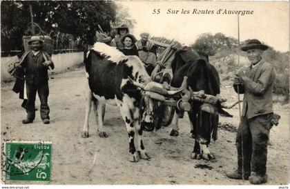 CPA Auvergne-sur-les routes d'Auvergne (72862)