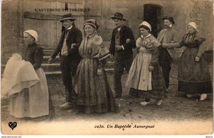 CPA Auvergne - Un Bapteme (72866)