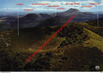 La chaine des volcans éteints des Domes vue d'avion - Auvergne - () Auvergne