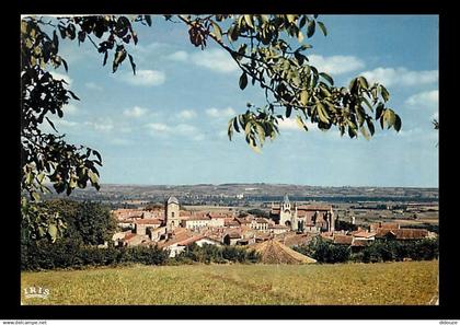 82 - Auvillar - Vue Générale - la tour et le clocher de l'église - CPM - Voir Scans Recto-Verso