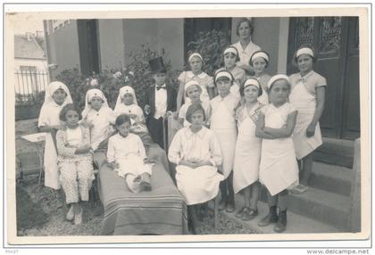 AUXERRE - Carte Photo - Jeunes Filles costumées, personnel de Santé