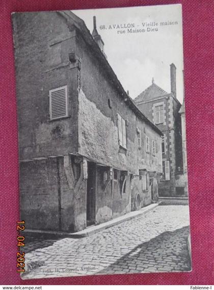 CPA - Avallon - Vieille maison rue Maison-Dieu