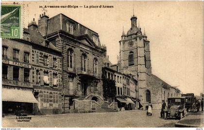 CPA AVESNES-sur-HELPE - La place d'Armes (391401)