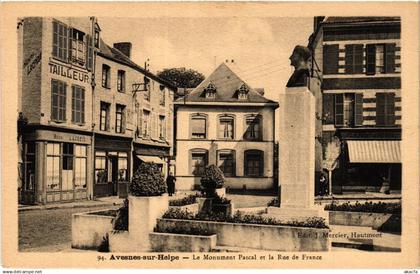 CPA AVESNES-sur-HELPE - Le Monument Pascal et la Rue de France (422867)