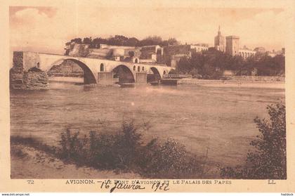 AVIGNON : LE PONT D'AVIGNON ET LE PALAIS DES PAPES