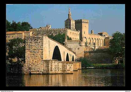 84 - Avignon - Le Palais des Papes - Pont Saint Benezet - Petit Palais - Clocher de la Cathédrale Notre-Dame des Doms -