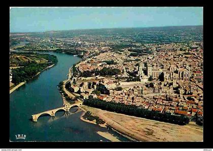 84 - Avignon - Vue aérienne de la Vallée du Rhône du Palais des Papes et du Pont St-Bénézet  - CPM - Voir Scans Recto-Ve