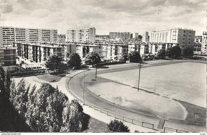 CPSM Bagneux vue sur le Stade Rue Jean Longuet