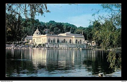 61 - Bagnoles de l'Orne - Le Casino et le lac - Flamme Postale de Bagnoles de l'Orne - CPM - Voir Scans Recto-Verso