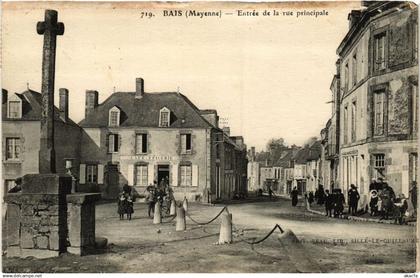 CPA AK BAIS-MAYENNE-Entrée de la rue principale (420572)