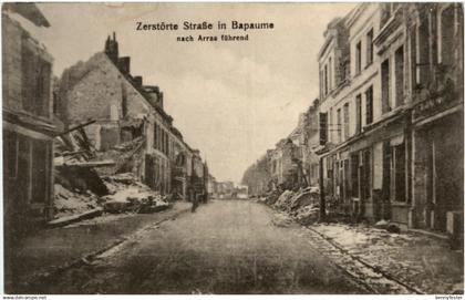 Zerstörte Strasse in Bapaume