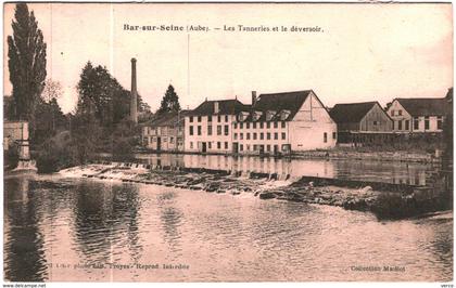 Carte Postale Ancienne de BAR SUR SEINE -Les tanneries et le déversoir