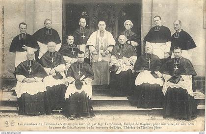 CPA Bayeux Les membres du tribunal éclésiastique autour de l'Evèque de Bayeux