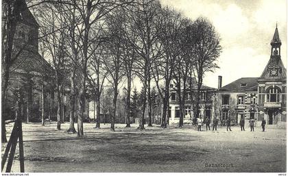 Carte POSTALE Ancienne de  BAZANCOURT - Place & Mairie