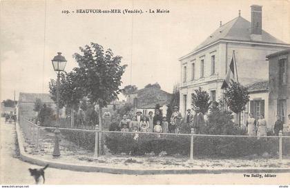 24-6142 : BEAUVOIR-SUR-MER. MAIRIE