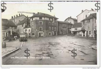 BELLEGARDE SUR VALSERINE : place Victor Berard 1947 ( carte abîmée )