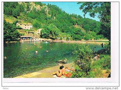 BESSEGES - La guinguette au bord de l'eau et baignade dans la Cèze