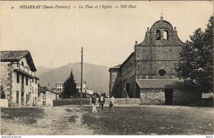 CPA AK Bidarray La Place et l'Eglise FRANCE (1131863)