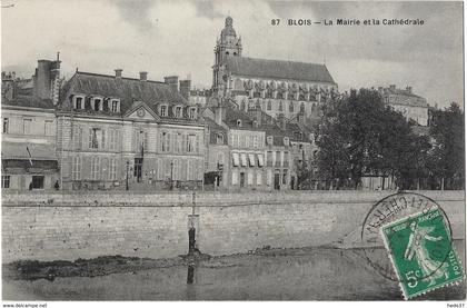 Blois - La Mairie et la Cathédrale