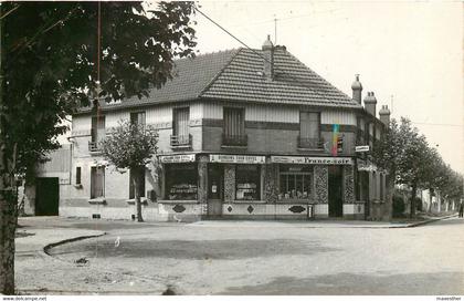 BOIS D'ARCY  place du centre - SM - ( boulanger patissier )