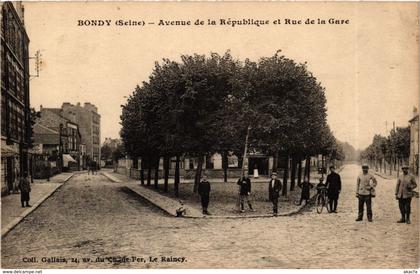 CPA BONDY Avenue de la République Rue de la Gare (869127)