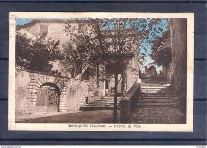 84. bonnieux. l'hôtel de ville