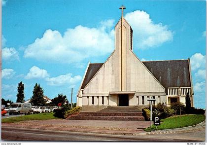 44 BOUAYE - L'église