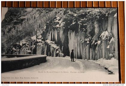 précurseur  CPA:route du Bourg-d'Oisans paysages en hiver Isère 38 l-papeterie Robert à Grenoble