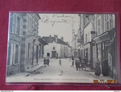 CPA - Bray-sur-Seine - Grande Rue et Place de la Mairie