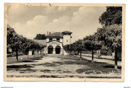 BRESSOLS (82) - PLACE DE LA MAIRIE